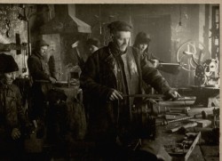 Фотография. Кузнечная и слесарная мастерские в Ставропольской психиатрической больнице. 1930-е гг. Из фотоальбома главного врача А.Я. Доршта 1939 г.